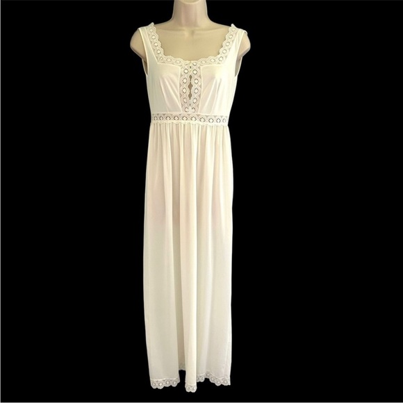 Vintage Long Ivory Slip Square Neckline Lace Detail Size Small - Picture 2 of 13